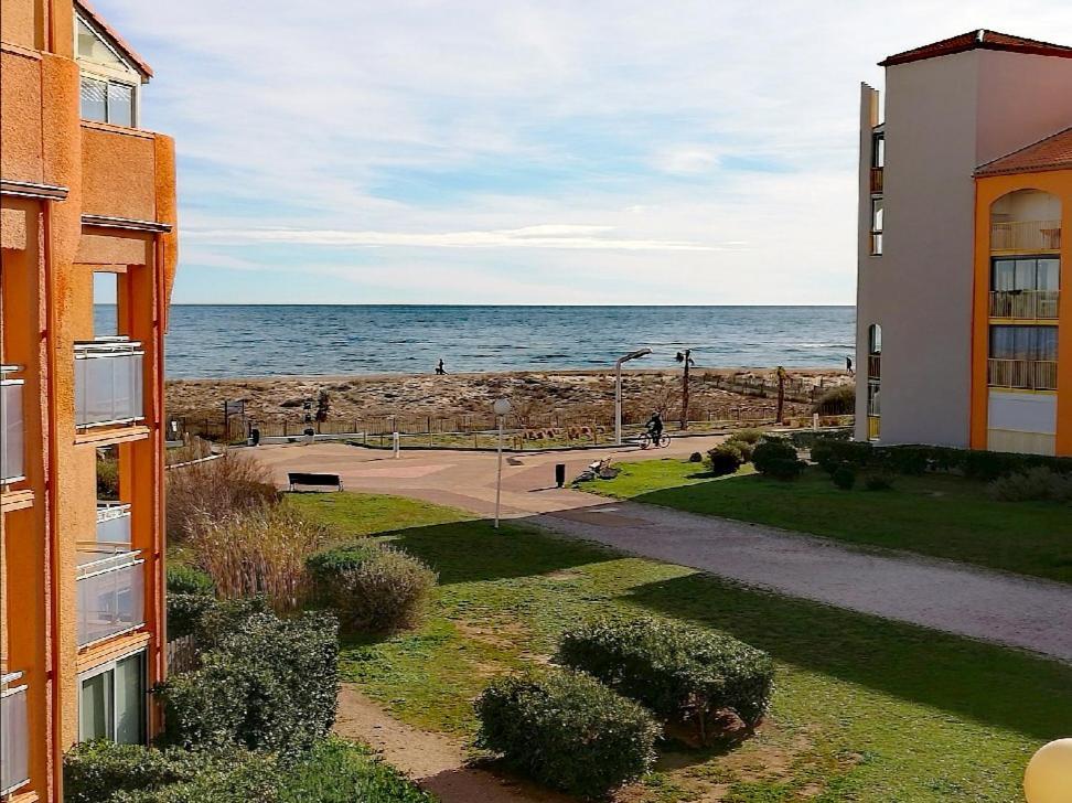 Cap De Mer - Vue Sur Mer - Une Chambre - Une Terrasse - Acces Direct Plage - Commerces A Proximites Le Barcares Bagian luar foto